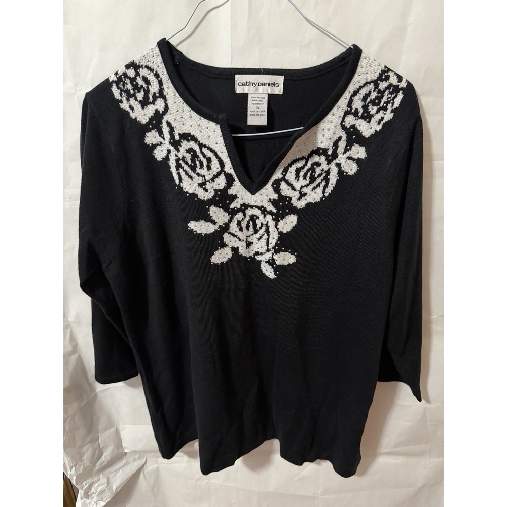 Cathy Daniel's Black V-neck Top White Flower Embellishments Size XL